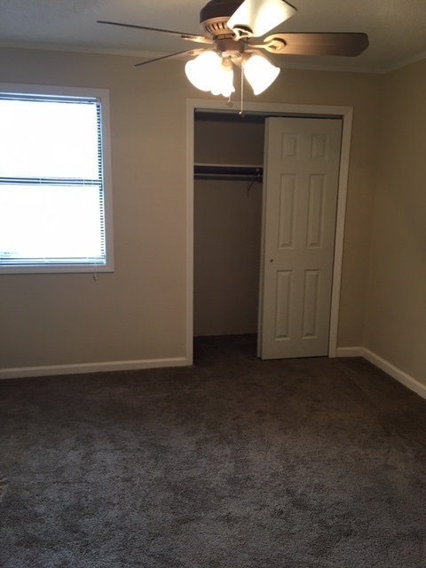 Building Photo - 2 bedroom 2 bath Townhome!