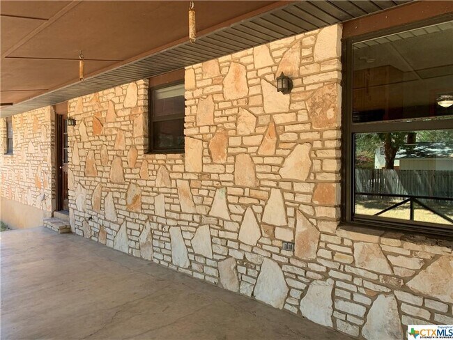 Building Photo - 422 Granada Dr