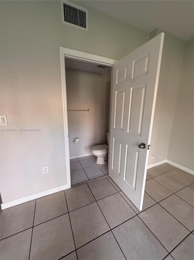 Building Photo - 656 SW 11th St