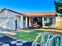 Building Photo - 3520 Pleasant Knl Dr