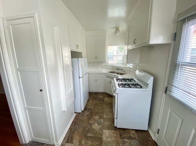 Building Photo - 11641 Magnolia Blvd