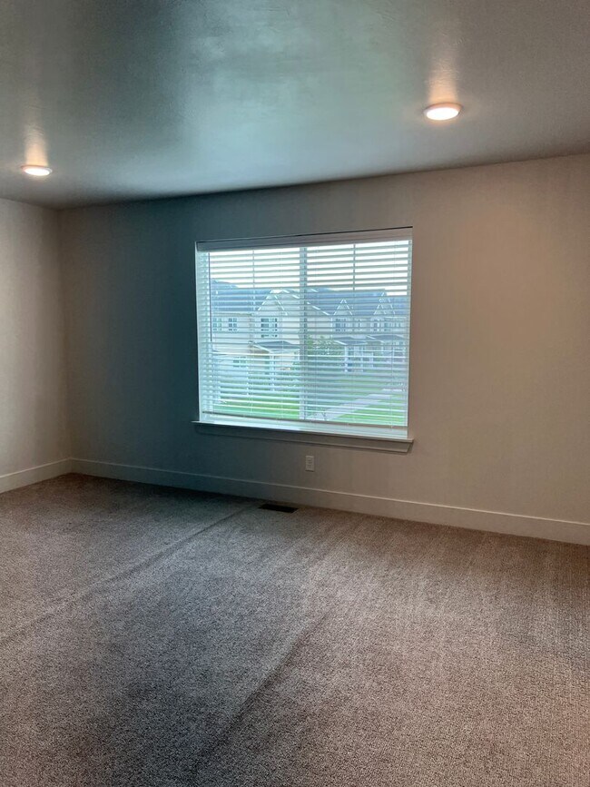 Building Photo - Beautiful 3 Bed, 2.5 Bath Townhome in Summerfield Subdivision | $1,995/month