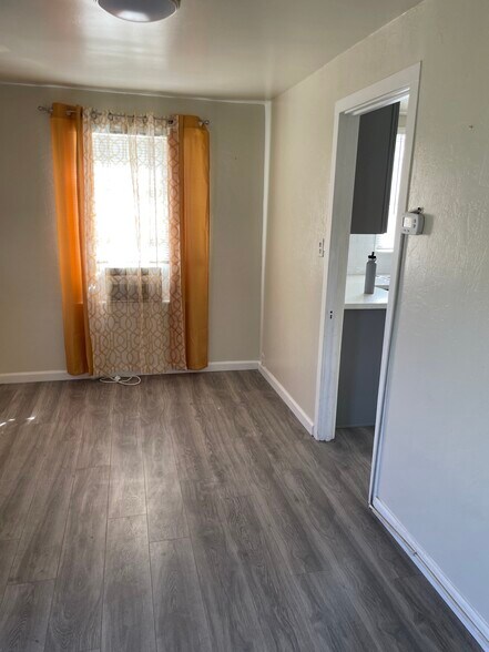 Building Photo - 721 N Church St