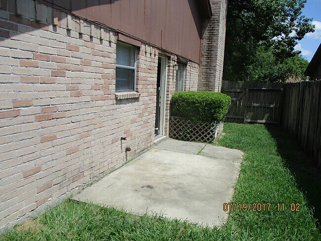 Building Photo - 18719 Lippizaner Dr