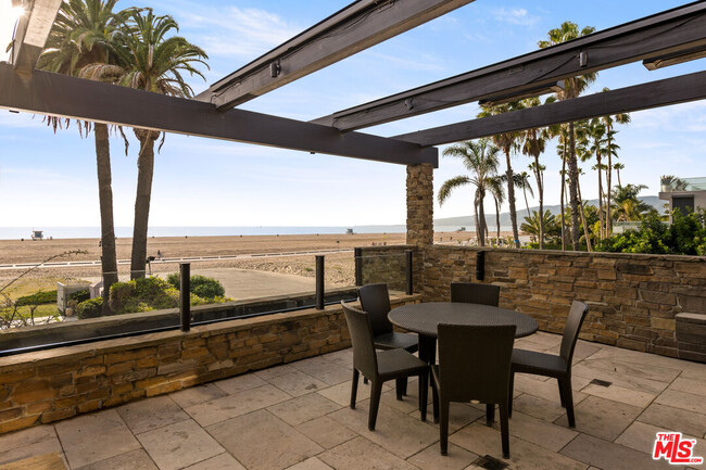 Building Photo - 964 Palisades Beach Rd