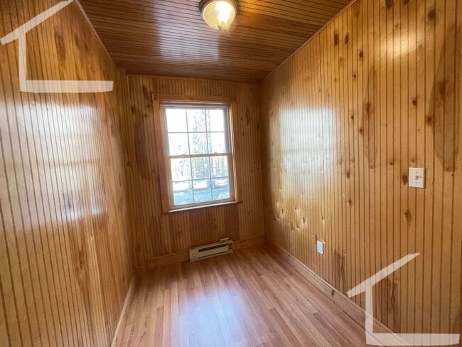 Building Photo - 9/1 Oversized Allston 4BR/2BA w/heat inc