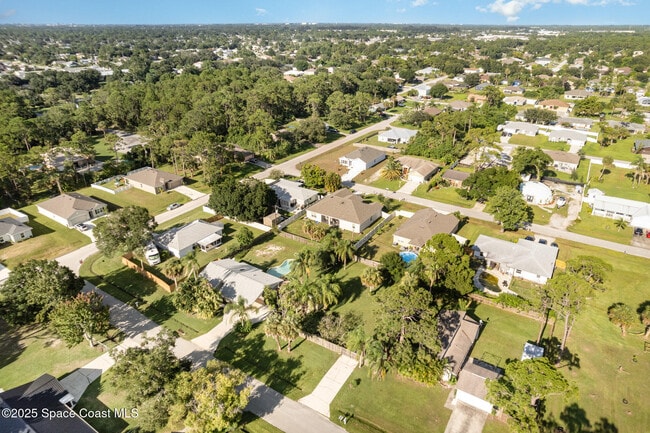 Building Photo - 261 Edgewater Ave SE