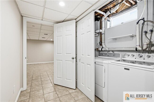 Building Photo - 55 Parsler Pl