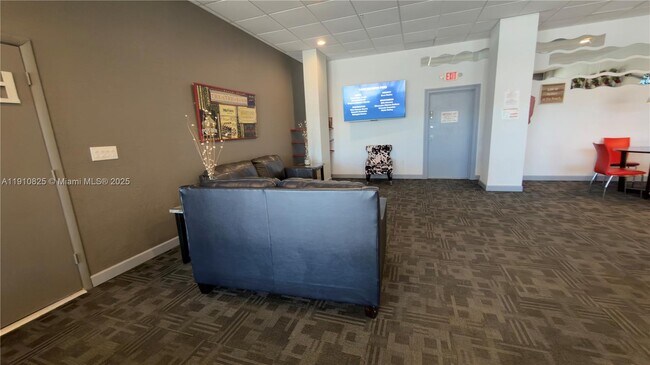 Building Photo - 400 Kings Point Dr