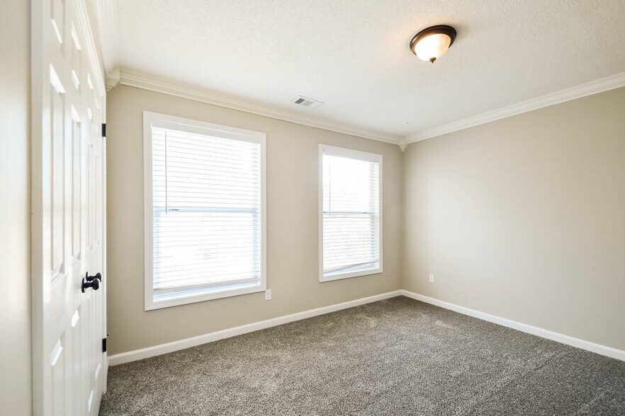 Building Photo - 8151 Cross Creek Ct