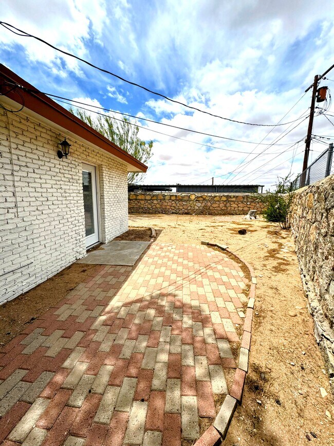 Building Photo - 139 Clairemont Rd