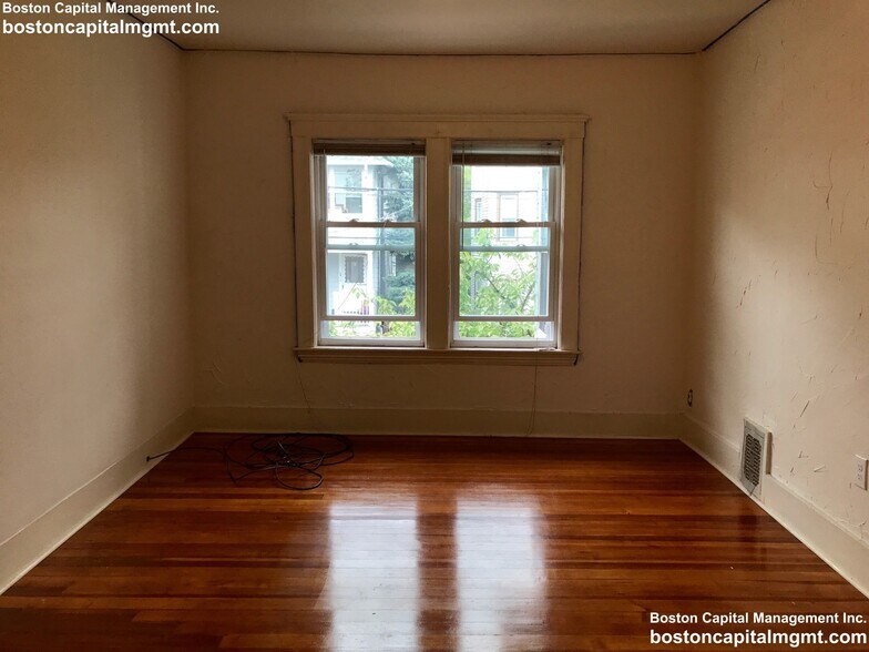 Building Photo - 55 Moreland St