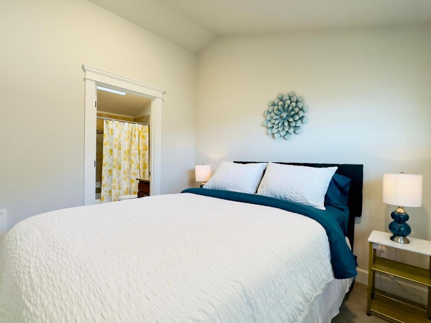 Building Photo - East Lake Town House