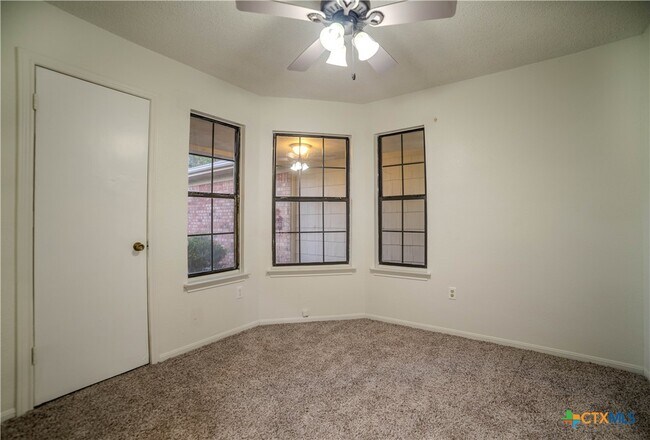 Building Photo - 1801 Sagebrush Dr