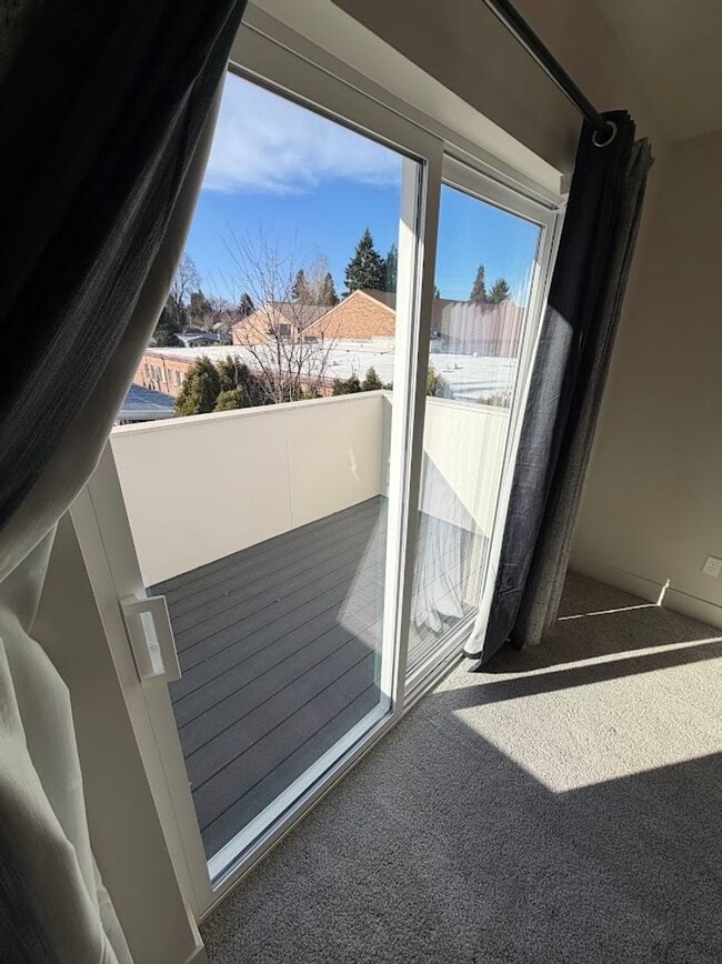 Building Photo - Modern Living Duplex in Keizer