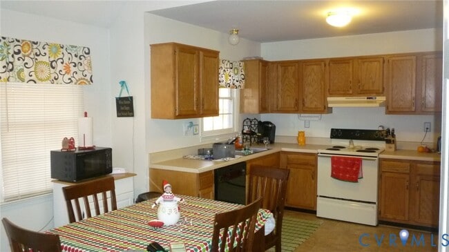 Building Photo - 5633 Lake Sharon Dr