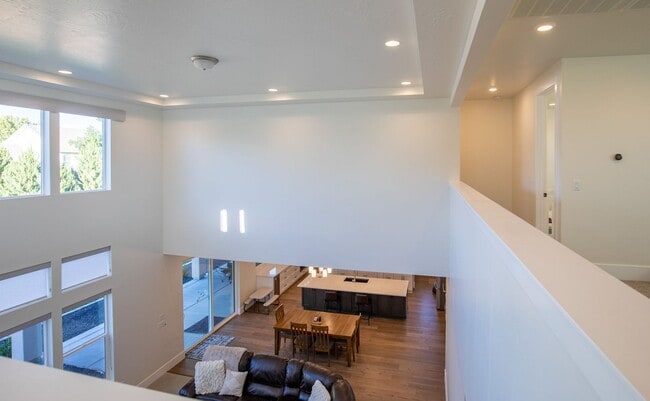 Building Photo - Washington Fields 4 bed | 3 1/2 bath | 3 c...
