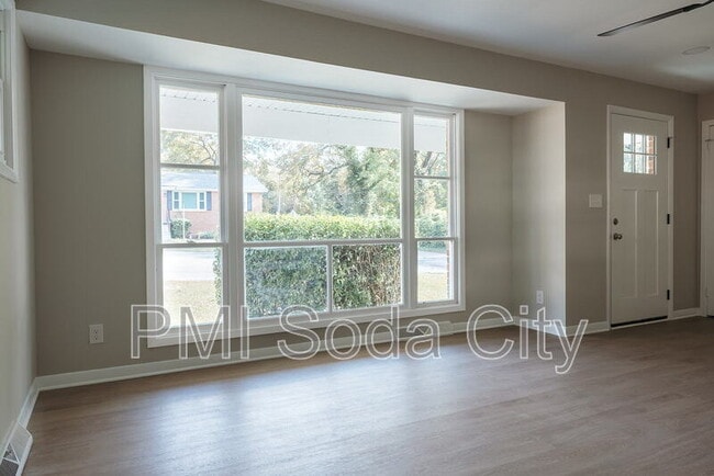 Building Photo - 2401 Truax Ln