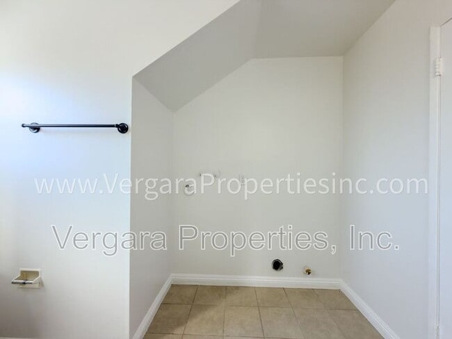 Building Photo - 18012 Manhattan Pl