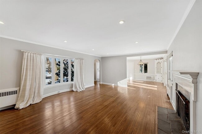 Building Photo - 232 Round Hill Rd