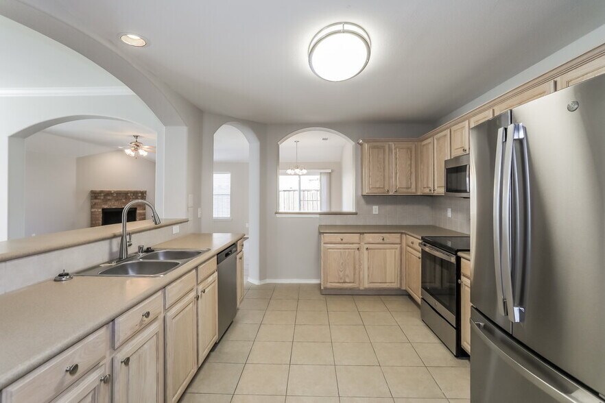 Building Photo - 2036 Forest Meadow Dr