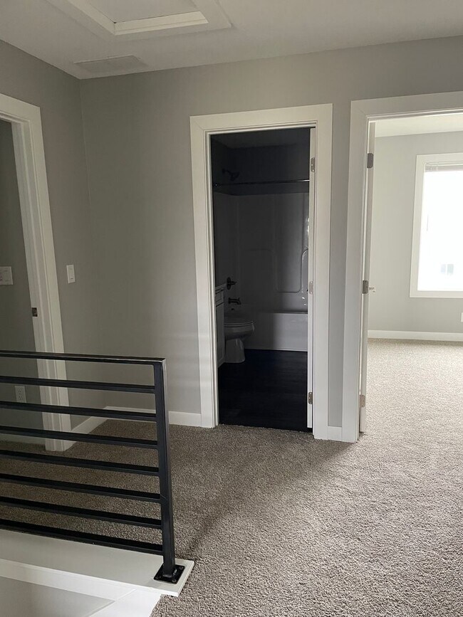 Building Photo - Beautiful newer home in West Des Moines - Waukee School Dist!