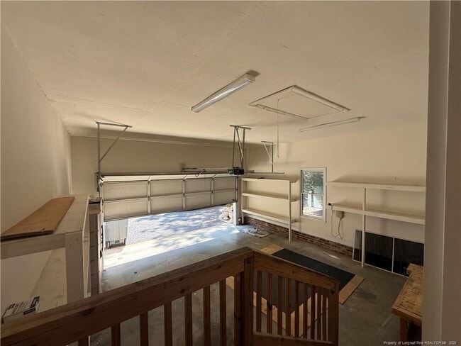 Building Photo - 995 Greenbriar Dr