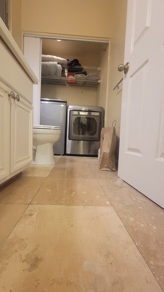 Building Photo - 119 Commodore Dr