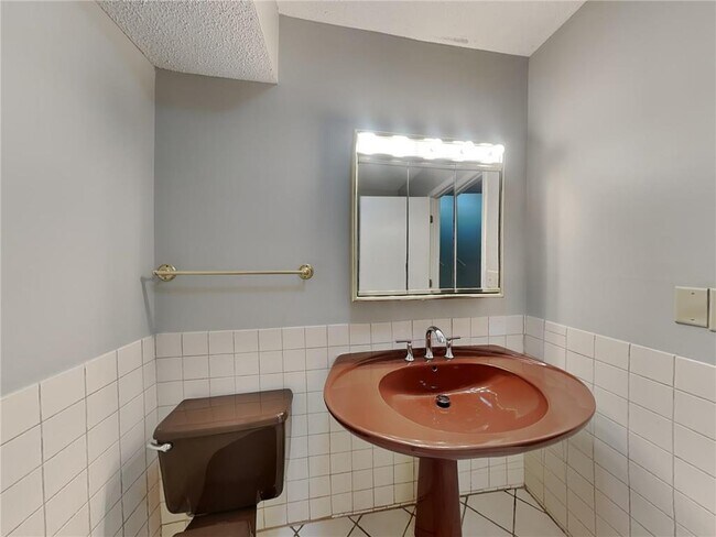 Building Photo - 8525 Ivywood Ave S