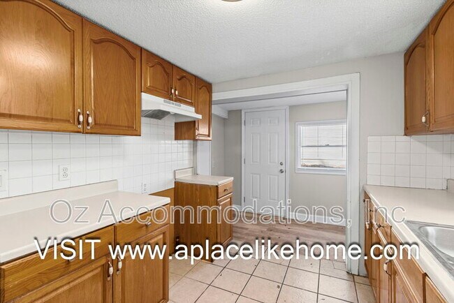 Building Photo - 2936 Stewart Ave