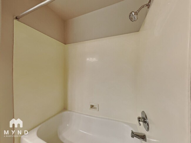 Building Photo - 5733 E Bellow Ln