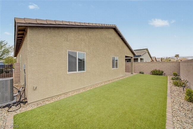 Building Photo - 7552 Blue Lotus Ave