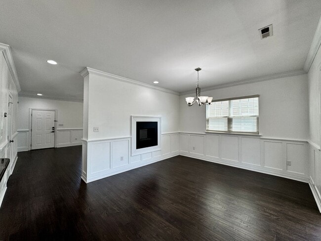 Building Photo - A Block From The Beaches! Ready 09-21-26! Oversized Parking Pad, Pet Friendly!