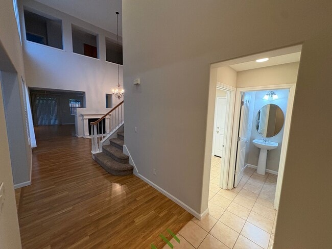 Building Photo - Gorgeous 5 Bedroom, 3.5 Bath Mountain House Home