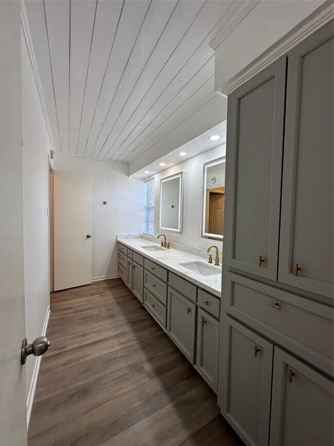 Building Photo - 17707 Moss Point Dr