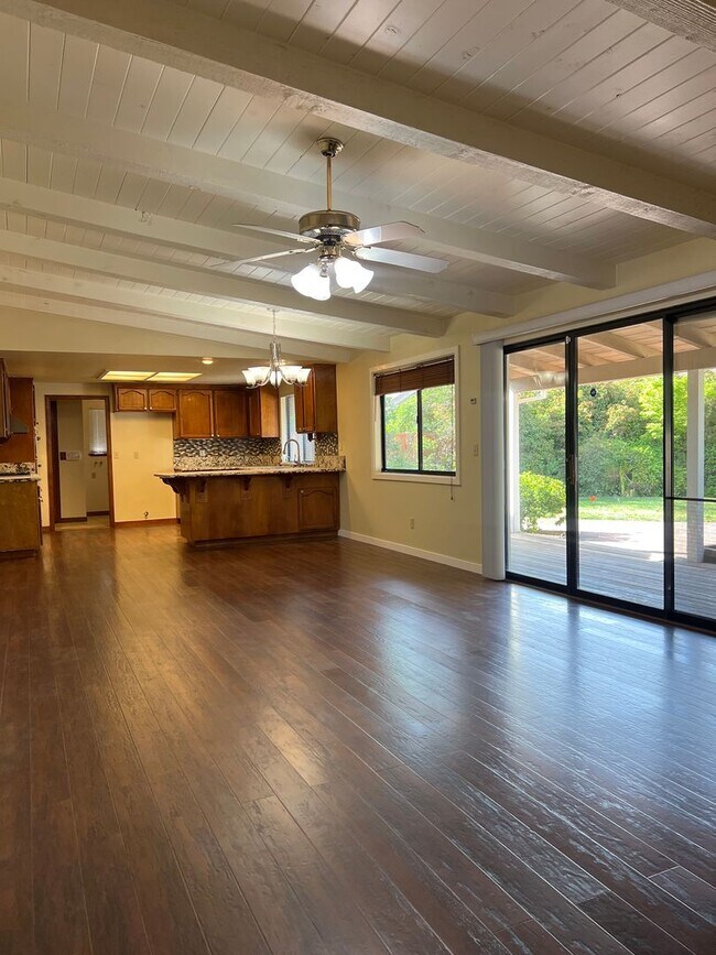 Building Photo - BEAUTIFULLY UPDATED 3 BEDROOM HOME!!