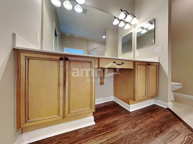 Building Photo - 890 Thoroughbred Dr