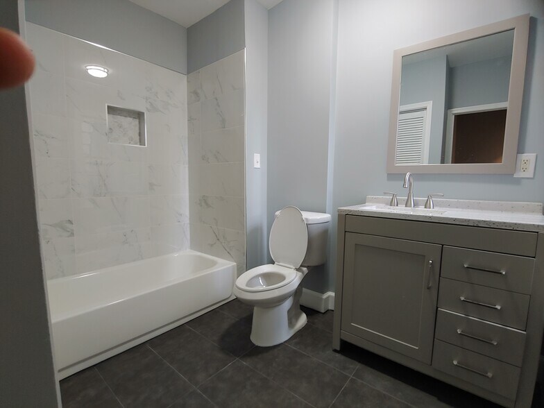 Building Photo - 33 S Calhoun St