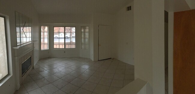 Building Photo - 3 Bedroom / 2 Bathroom Home in Perris