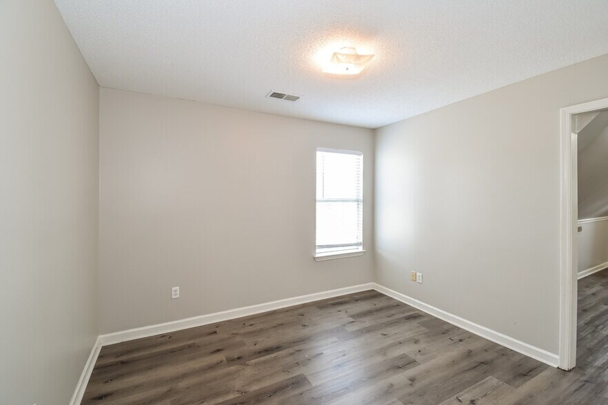 Building Photo - 9760 Riggin Dr