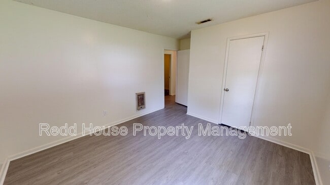 Building Photo - 901 E Grubbs St