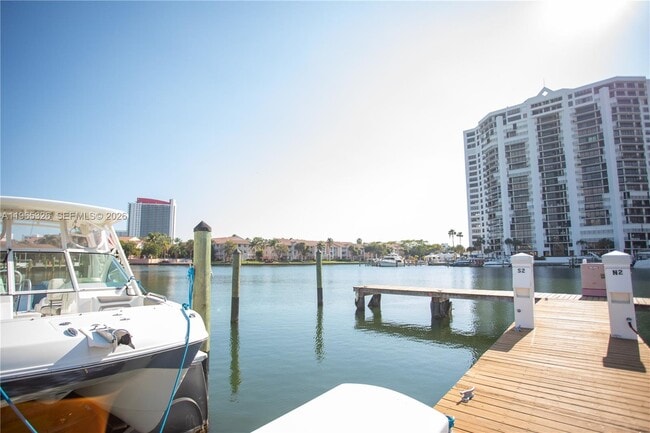 Building Photo - 523 Leslie Dr