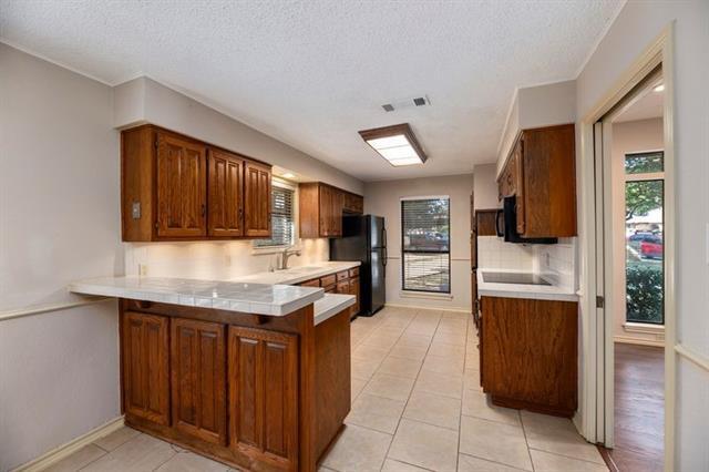 Building Photo - 922 Kingston Dr