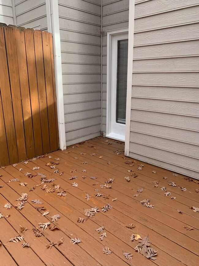 Building Photo - 6901g