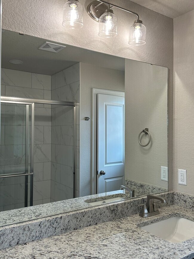 Building Photo - Bryan - 3 bedroom / 2 bath home in Bonham Trace neighborhood in North Bryan,