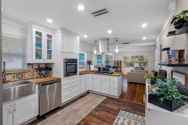 Building Photo - 2201 Park St N