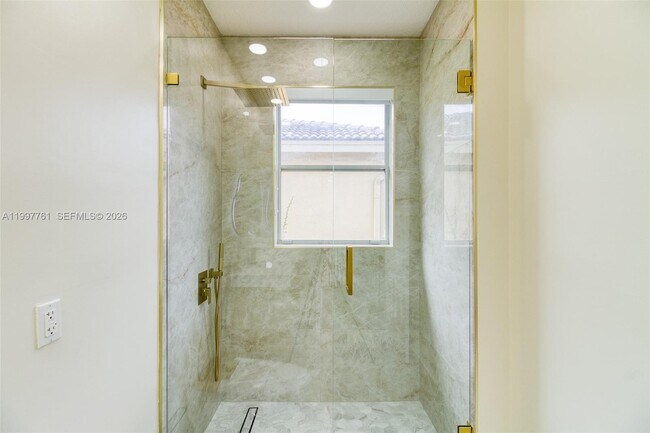 Building Photo - 5363 SW 38th Ave