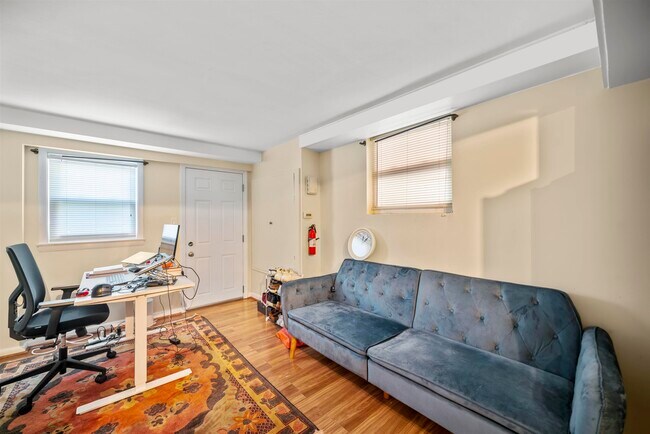 Building Photo - 40 Hauxhurst Ave