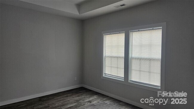 Building Photo - 1124 Clouse St