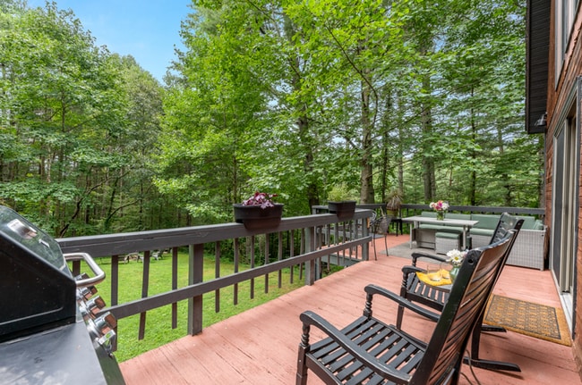 Building Photo - Private, Mountain Cottage in Weaverville, 3 Bed, 2 bathroom, 12 Month Lease